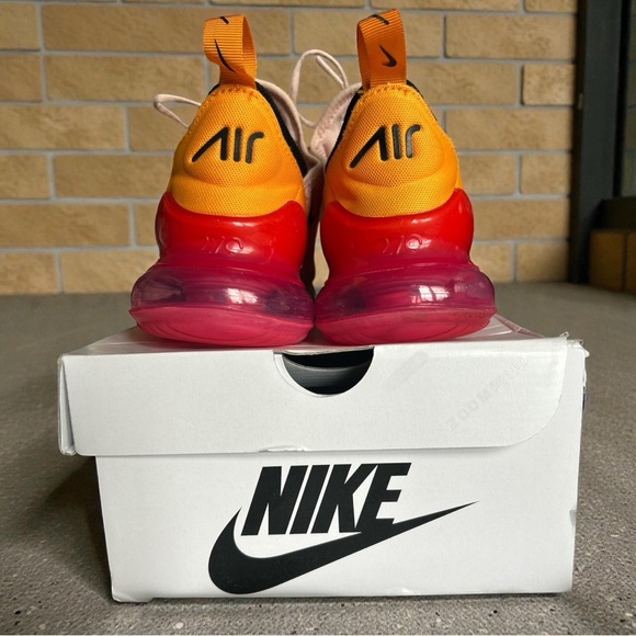 Nike Air Max 270 Women’s in Washed Coral/Black-Laser Fuchsia
Sz 7 - Picture 2 of 5